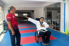 Mehmet Erol Arabacı, tekerlekli sandalye ile para tekvandoda ikincilik kazandı
