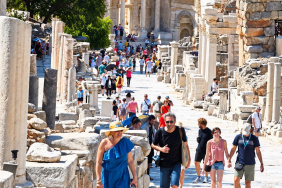2026'da İzmir'deki yabancı turist sayısı 47 bin 749 azaldı