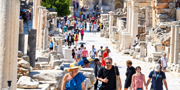2026'da İzmir'deki yabancı turist sayısı 47 bin 749 azaldı