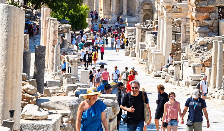 2026’da İzmir’deki yabancı turist sayısı 47 bin 749 azaldı