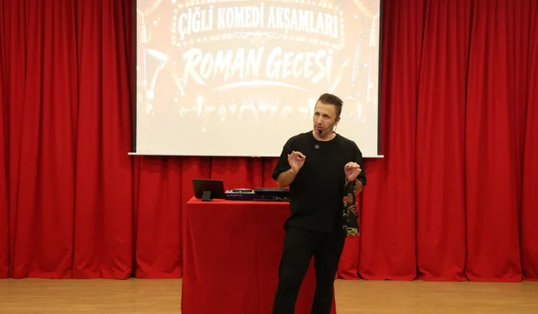 Çiğli’de Komedi Akşamları, Emrah Bari’nin Roman Gecesi ile start aldı