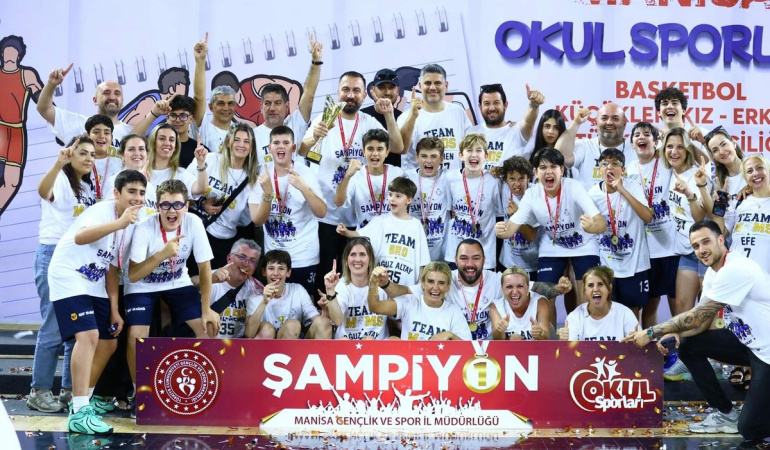 Eren Şahin Eronat Ortaokulu Basketbol Takımı Türkiye Şampiyonu