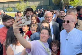 Ümit Özdağ, İzmir'de ekonomik kriz ve okul şiddeti hakkında önemli açıklamalarda bulundu