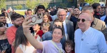 Ümit Özdağ, İzmir'de ekonomik kriz ve okul şiddeti hakkında önemli açıklamalarda bulundu