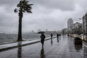 İzmir'de sağanak yağış, Kuzey Ege'de fırtına bekleniyor