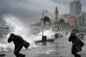 İzmir'de bu akşam kuvvetli fırtına bekleniyor