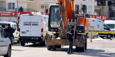 Menderes'te 85 yaşındaki Ali Kartal, iş makinesi çarpması sonucu hayatını kaybetti