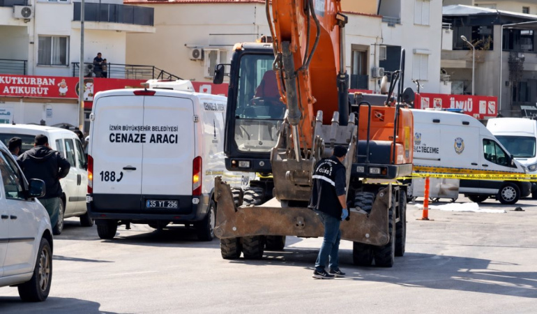 Menderes’te 85 yaşındaki Ali Kartal, iş makinesi çarpması sonucu hayatını kaybetti