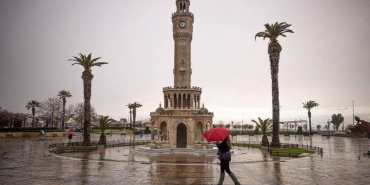 İzmir'de Bugün Sağanak Yağış ve Fırtına Bekleniyor