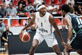 Aliağa Petkimspor, Denizli Basket'i 85-81 yenerek sezona galibiyetle başladı