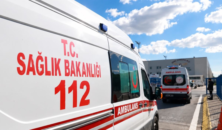 Ödemiş’te iki otomobil çarpıştı, 6 kişi yaralandı