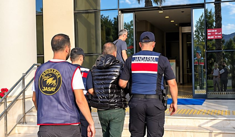Selçuk’ta 60 Suçtan Aranan M.Ş.N. Jandarma Tarafından Yakalandı