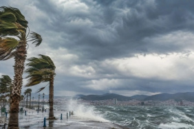 İzmir'in Kuzeybatısında Fırtına ve Kuvvetli Rüzgar Uyarısı Yapıldı
