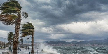İzmir'in Kuzeybatısında Fırtına ve Kuvvetli Rüzgar Uyarısı Yapıldı