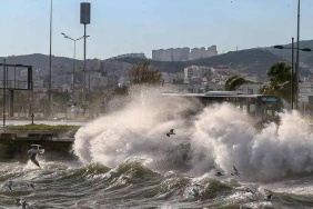 İzmir'de 12 ilçe için fırtına uyarısı yapıldı