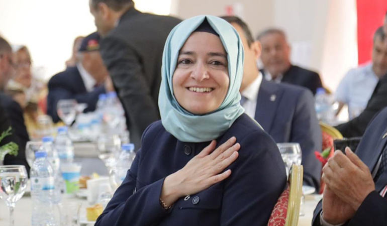 Fatma Betül Sayan Kaya ve eşi 2,2 milyar lirayı Hazine hesabına yatırdı
