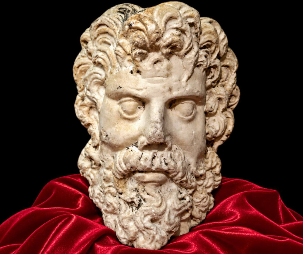 Konak'ta tarihi Zeus heykel başı ele geçirildi, 3 kişi gözaltında