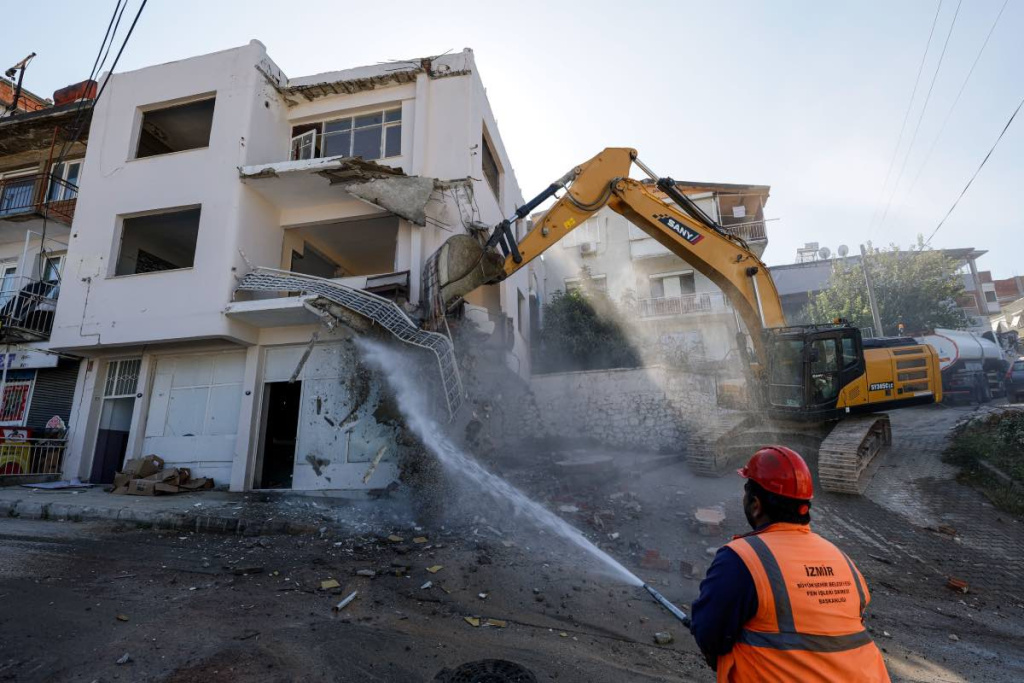 Buca Onat Tüneli projesi kapsamında 26 yapı yıkıldı, 55'inde uzlaşı sağlandı