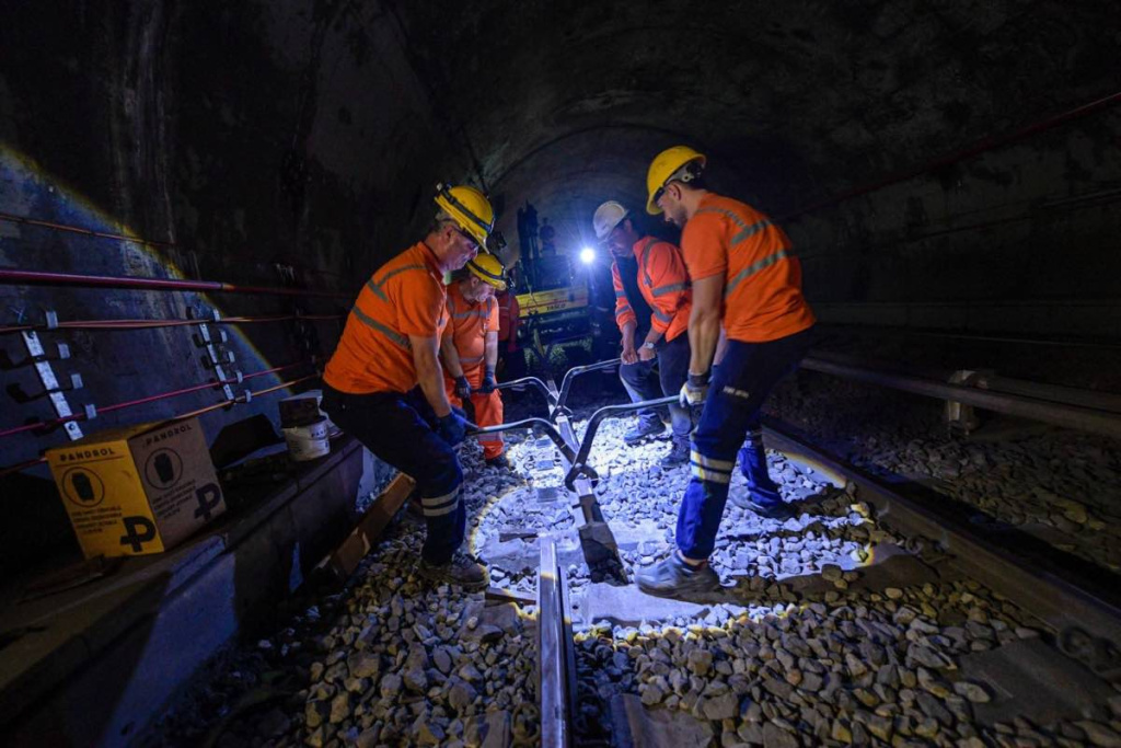 İzmir metrosunda 844 metre ray yenileme çalışması tamamlandı