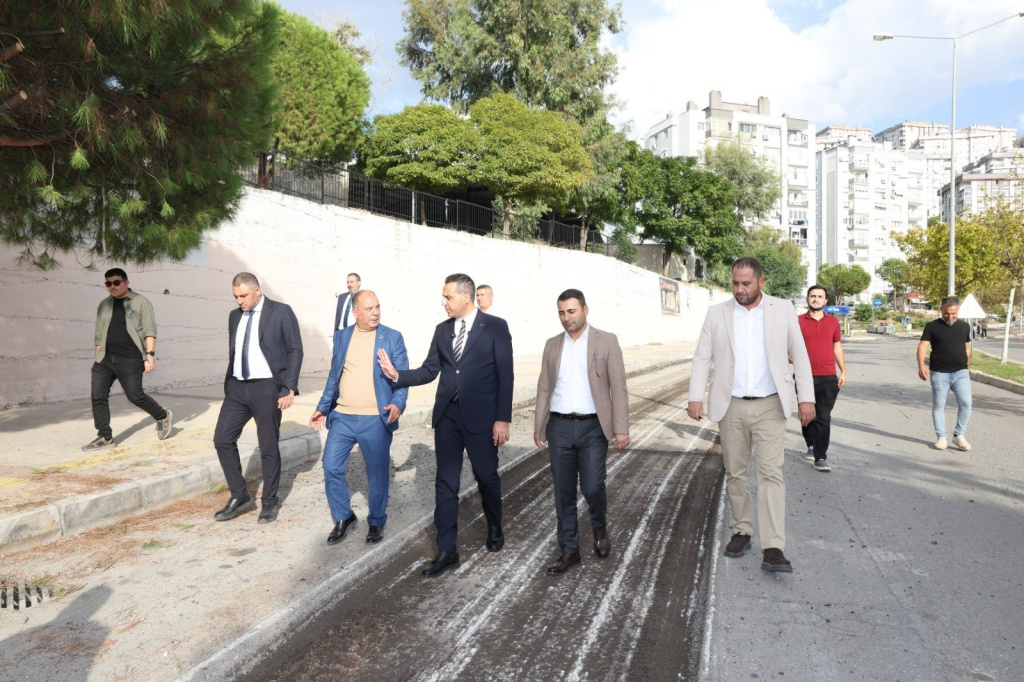 Çiğli’de Asfalt Seferberliği Hız Kesmiyor: Belediyenin Çalışmaları İlçenin Dört Bir Yanında Sürüyor