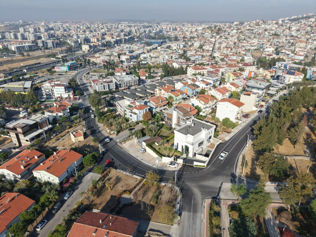 Çiğli’de Asfalt Seferberliği Hız Kesmiyor: Belediyenin Çalışmaları İlçenin Dört Bir Yanında Sürüyor