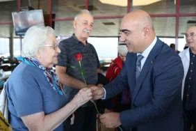 İzmir İl Sağlık Müdürü, Narlıdere Huzurevi'ni Ziyaret Etti