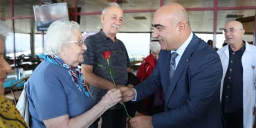 İzmir İl Sağlık Müdürü, Narlıdere Huzurevi'ni Ziyaret Etti