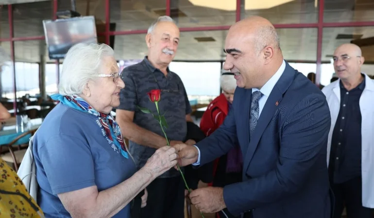 İzmir İl Sağlık Müdürü, Narlıdere Huzurevi’ni Ziyaret Etti