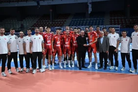 İzmir'deki TÜGİAD Ege Uluslararası Voleybol Turnuvası'nda şampiyon Ziraat Bankkart