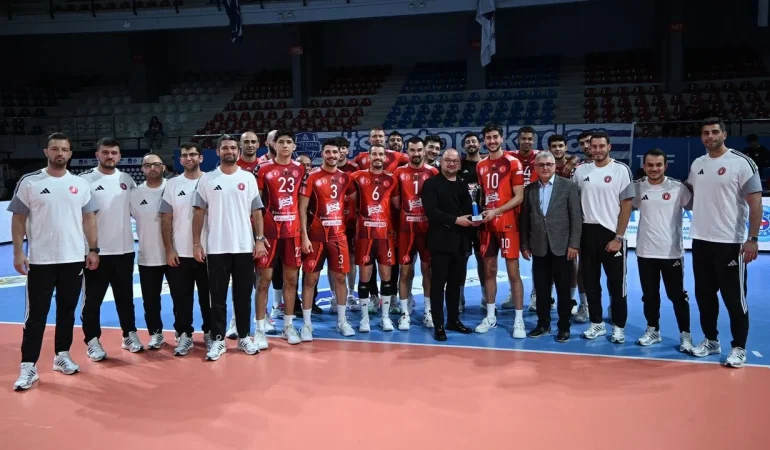 İzmir’deki TÜGİAD Ege Uluslararası Voleybol Turnuvası’nda şampiyon Ziraat Bankkart