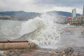 İzmir'de 12 ilçe için sarı kodlu fırtına uyarısı yapıldı