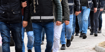 İzmir'de gerçekleştirilen kaçakçılık operasyonunda 5 milyon TL değerinde malzeme ele geçirildi