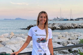 İzmirli Eda Savcıgil, 32 Kilometrelik Catalina Kanalı'nı Yüzerek Rekor Kırdı