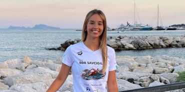 İzmirli Eda Savcıgil, 32 Kilometrelik Catalina Kanalı'nı Yüzerek Rekor Kırdı