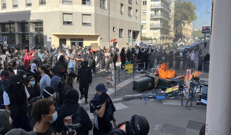 Fransa’da liselerde eğitime eylemler nedeniyle ara verildi