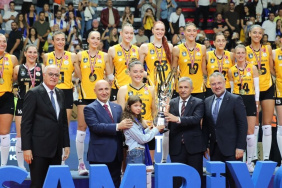 VakıfBank, Kadınlar Şampiyonlar Kupası'nda Eczacıbaşı'nı 3-2 mağlup ederek şampiyon oldu