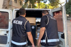 İzmir'de Kaçakçılık Operasyonu: 40 Bin Makaron ve Kaçak Sigara Ele Geçirildi