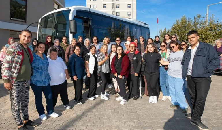 Narlıdere Belediyesi, özel çocuklar ve kadınlar için kültürel keşif turları düzenliyor