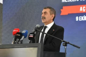 Milli Eğitim Bakanı Yusuf Tekin, İzmir'de yeni okul açılışına katıldı