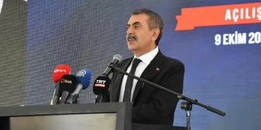 Milli Eğitim Bakanı Yusuf Tekin, İzmir'de yeni okul açılışına katıldı
