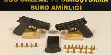 Buca'da bir çöpte 2 ruhsatsız tabanca ve 19 mermi ele geçirildi
