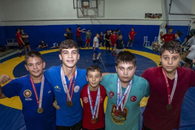 İzmir Güreş Eğitim Merkezi'nden Üç Türkiye Şampiyonu Yetişti