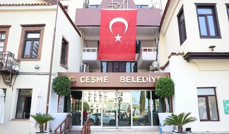 Çeşme Belediyesi’nde usulsüzlük iddiaları nedeniyle 12 kişi adliyeye sevk edildi