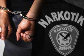 İzmir'de Narkotik Ekipleri Uyuşturucu Ticareti Yapan Y.E.'yi Yakaladı