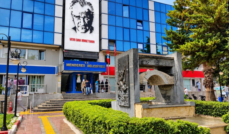 Menderes Belediyesi 2027 bütçesi meclisten geçti