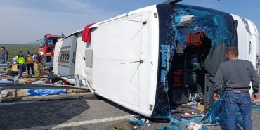 Manisa'da yolcu otobüsü ve çekici çarpıştı: 4 kişi hayatını kaybetti