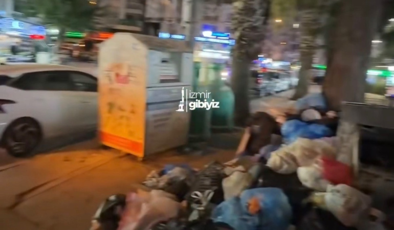Karşıyaka’da günlerdir çöp toplanmıyor..