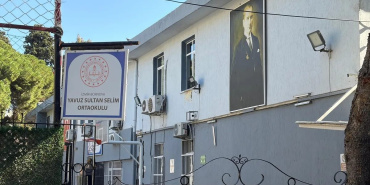 İzmir'de Y.H. isimli öğretmen, sözlü taciz iddiaları nedeniyle görevden alındı