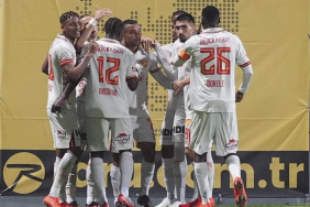 Göztepe, Eyüpspor'u 4-0 yenerek sezonun ilk galibiyetini elde etti