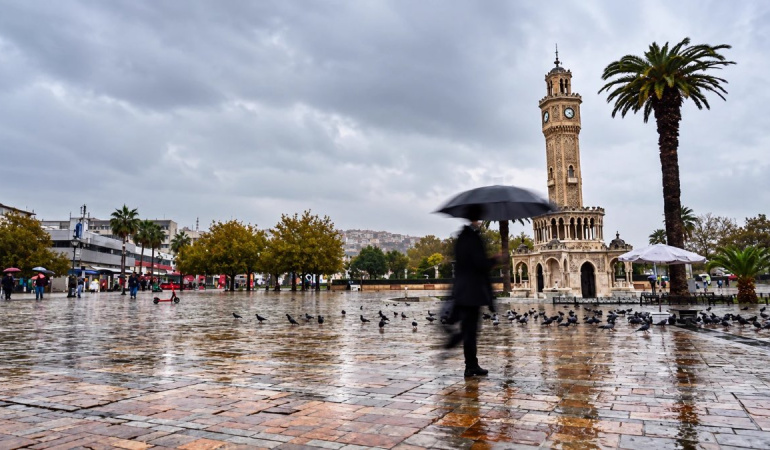 İzmir’de akşam saatlerinde sağanak yağış bekleniyor